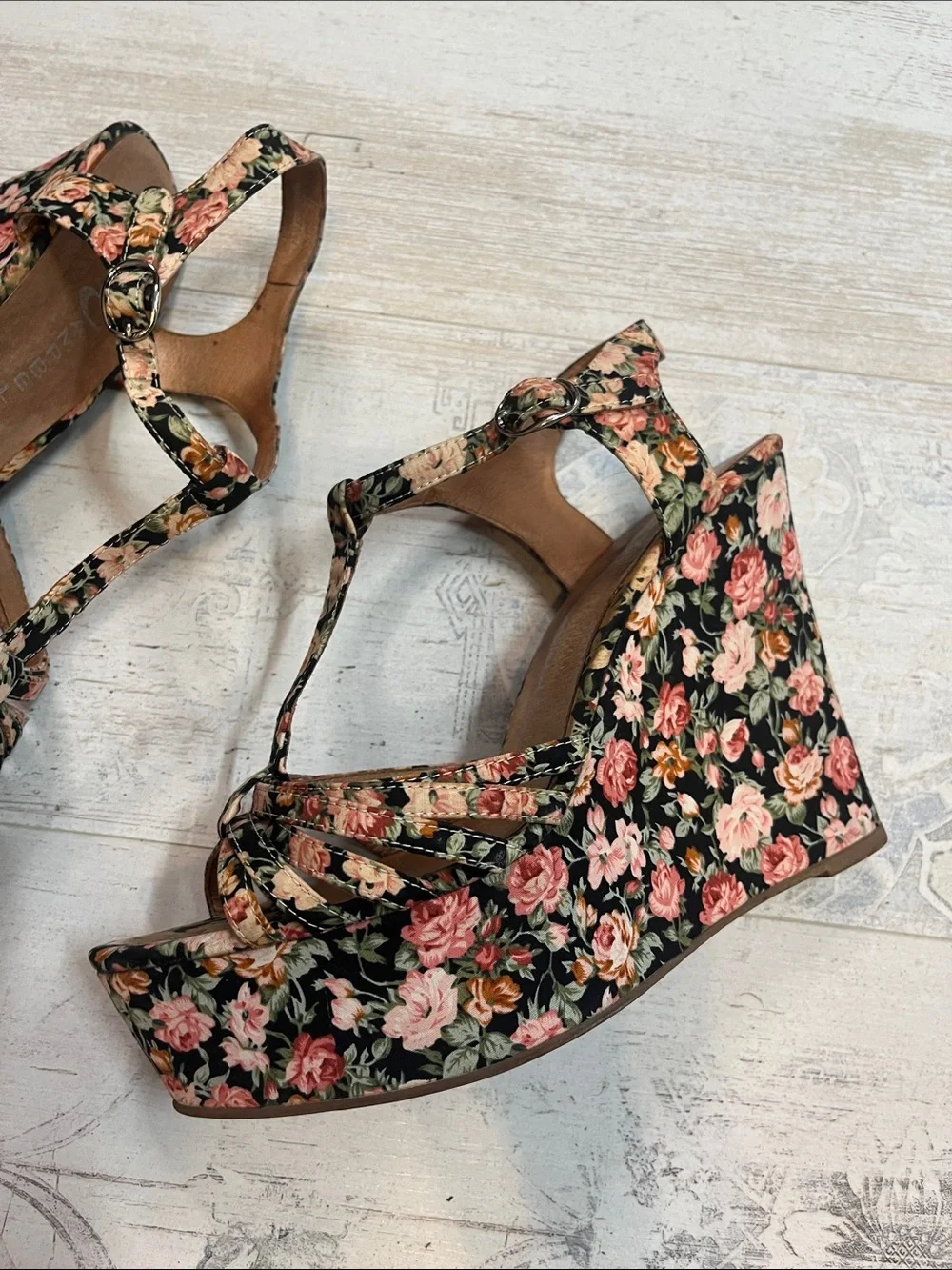 Jeffery Campbell Swan Song Floral Pront Wedges Size 40 US 9.5